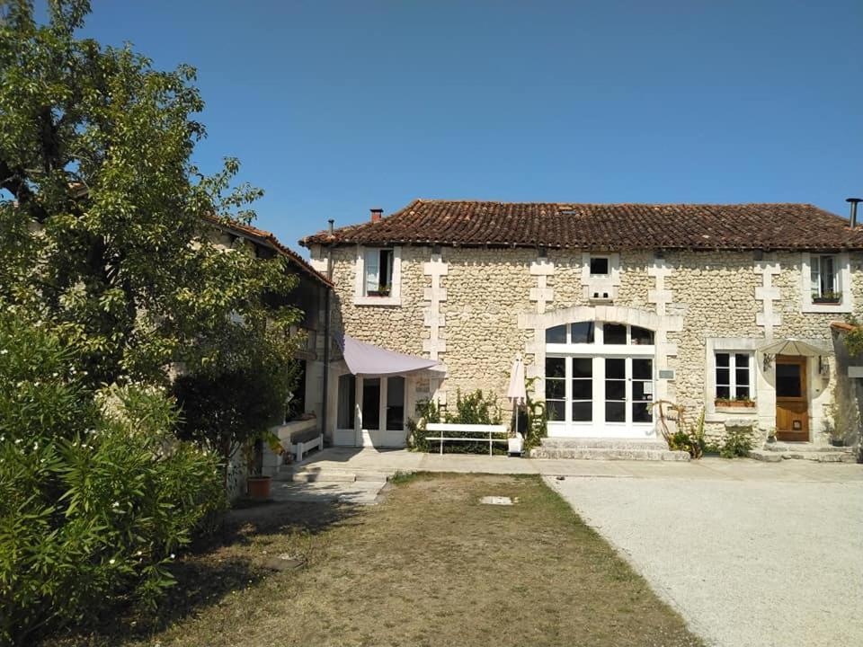 La Grange de Lucie -chambres d'hôtes en Périgord-Dordogne Nanteuil-Auriac-de-Bourzac Extérieur photo