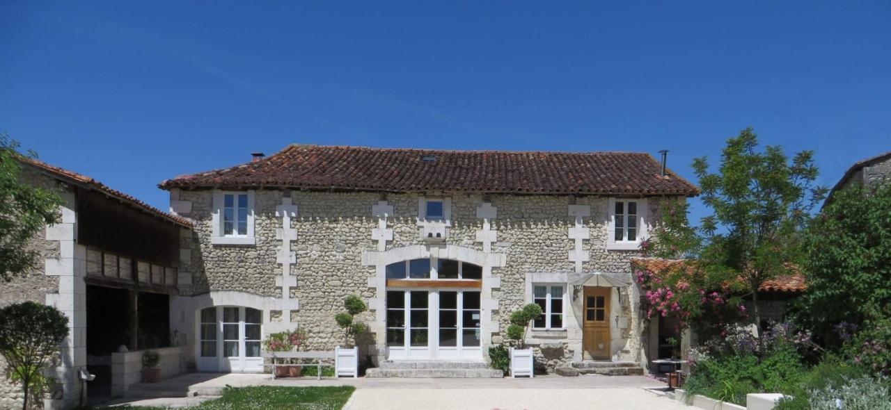 La Grange de Lucie -chambres d'hôtes en Périgord-Dordogne Nanteuil-Auriac-de-Bourzac Extérieur photo