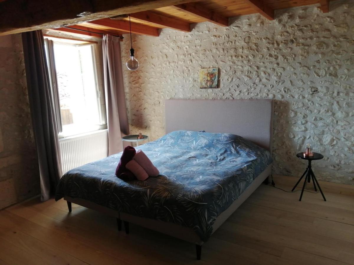 La Grange de Lucie -chambres d'hôtes en Périgord-Dordogne Nanteuil-Auriac-de-Bourzac Extérieur photo