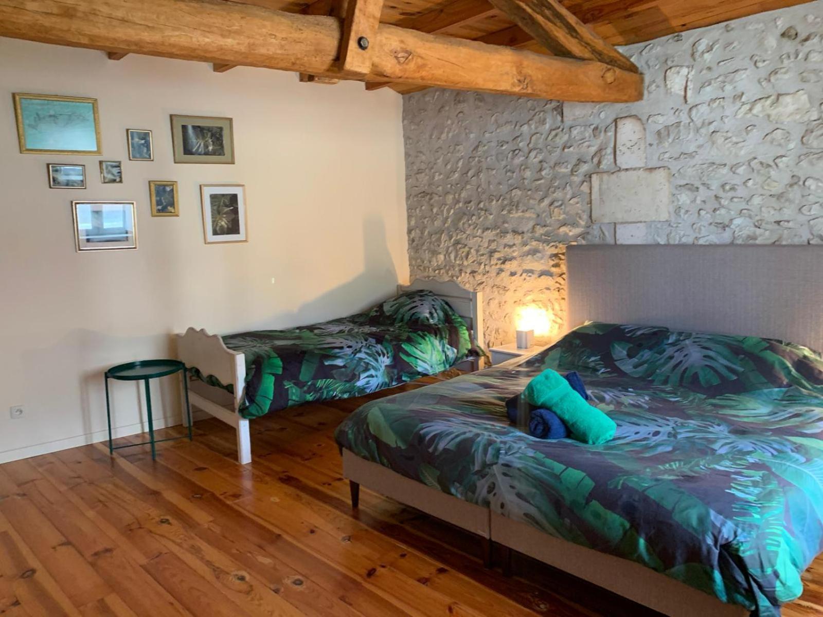 La Grange de Lucie -chambres d'hôtes en Périgord-Dordogne Nanteuil-Auriac-de-Bourzac Extérieur photo